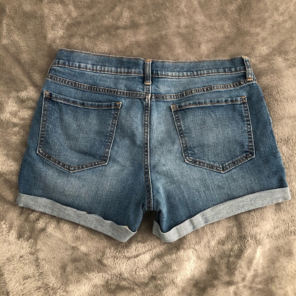 Old navy Semi fitted jean shorts - Picture 3 of 7